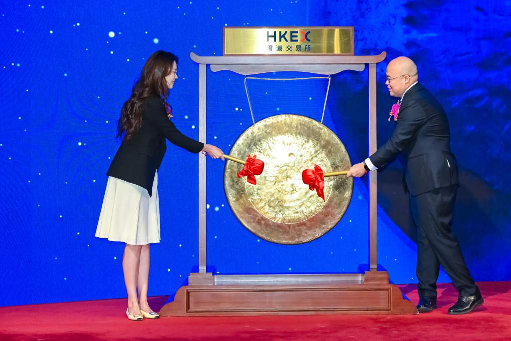 通用人工智能公司上市首日大涨，全球市场拓展与营收增长显著(图1)